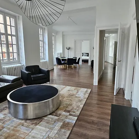 Lägenhet Grand De 140m2 En Plein Centre-ville